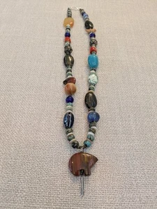 Collana con ciondolo orso turchese, pietre preziose, vetro e diaspro 26" - Foto 1 di 14