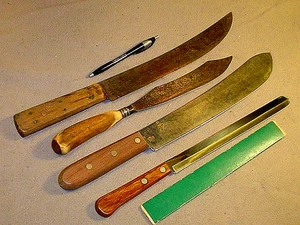 4 COLTELLI DA MACELLAIO INTAGLIO VINTAGE ~ TUTTI CON SEGNI MFG - Foto 1 di 7