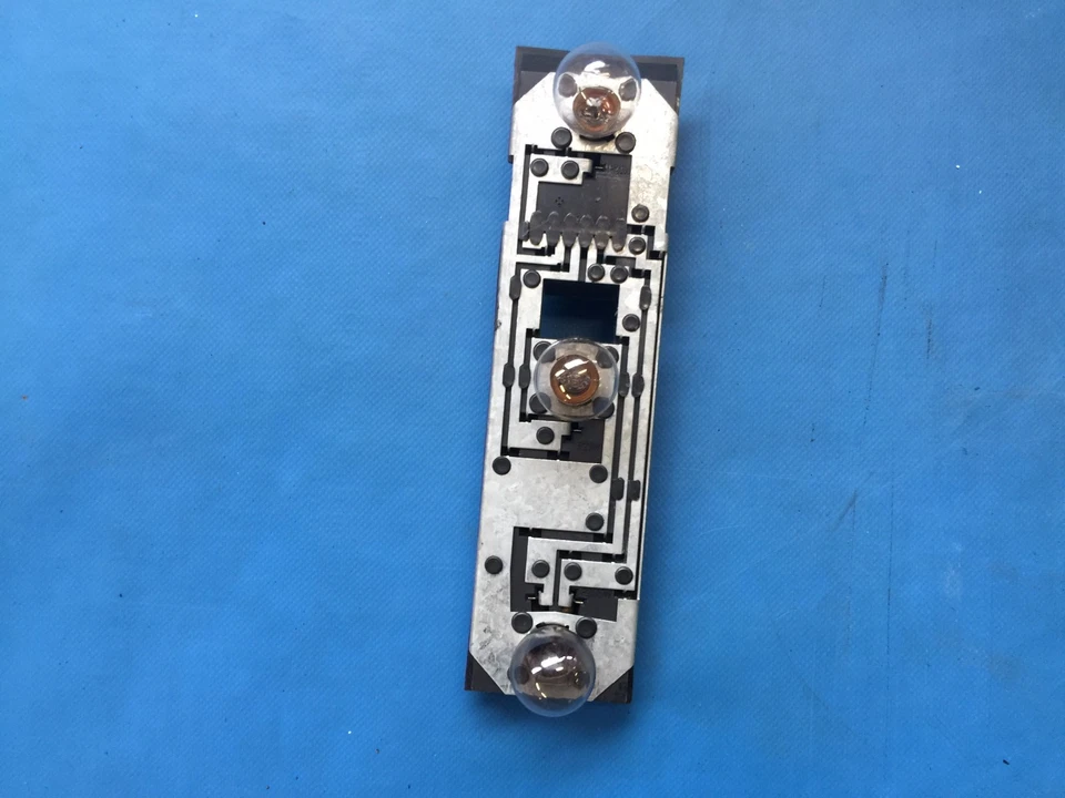 BMW Mini One/Cooper/S soporte para bombillas traseras (R50/R52/R53 2001 - 2004) Foto 1 de 1