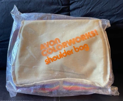 NOVA Bolsa de Ombro Vintage Anos 70 Avon Colorworks Lona Bronzeada com Alça Arco-íris Orgulho - Imagem 1 de 4