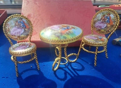 Juego de 3 muebles para casa de muñecas Limoges Francia porcelana y Ormolu. Foto 1 de 4