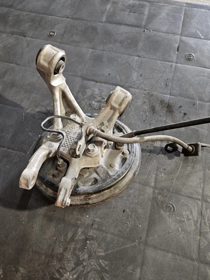 OEM 2013 2015 HONDA CIVIC ЗАДНИЙ КОСТЯШКИ ШПИНДЕЛЬ БАРАБАННЫЙ ТОРМОЗ ЗАДНИЙ правый пассажир - Изображение 1 из 4