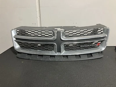 Хромированная верхняя решетка радиатора для Dodge Avenger 2011-2014 годов выпуска с эмблемой 2012 2013 годов выпуска повреждена  - Изображение 1 из 4