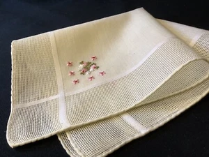 #8555🌟Vintage 40s YELLOW Swiss ROSE & LILY ofthe VALLEY Wedding Handkerchief - Picture 1 of 6