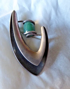 Prendedor de plata de ley firmado vintage de Sigi Pineda decoración de piedra de jade - Imagen 1 de 4