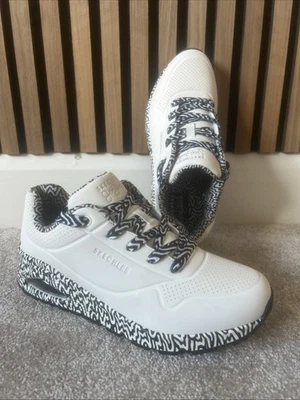 Skechers Uno Mini Drip Lace-Up Trainers UK Size 6. White/Black  RRP £84.48 - Image 1 of 4