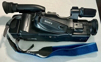 Sony CCD-V600/NTSC 8X Zoom Hi8 Recorder For Collectible Machine Working Unsure - Image 1 of 4