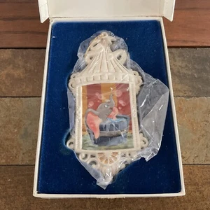 1995 Walt Disney Collectors Society Dumbo Christmas Ornament & Certificate - Picture 1 of 9