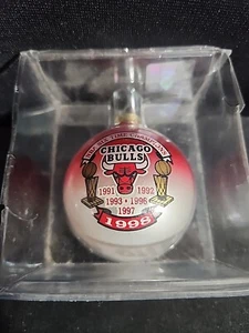 NBA CHICAGO BULLS SIX TIME CHAMPIONS 1998 ADORNO DE CRISTAL NAVIDAD Jordan - Imagen 1 de 4