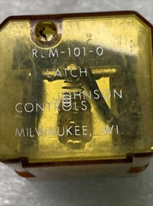 Up to 27 Johnson Controls RLM-101-0 Latch Relay - Picture 1 of 9