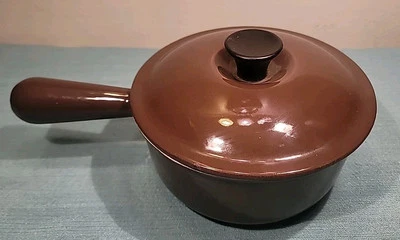 Vintage Le Creuset 16 Cast Iron Enamel 1Qt Covered Saucier Saucepan Brown  - Image 1 of 4