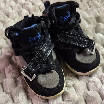 Zapatillas altas PhatFarm (infante talla 5) Foto 1 de 3