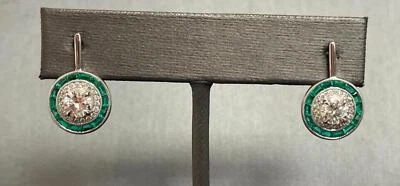 令人惊叹的 18K 白金钻石和长方形翡翠双光环吊坠耳环 — 第 1/4 张图片