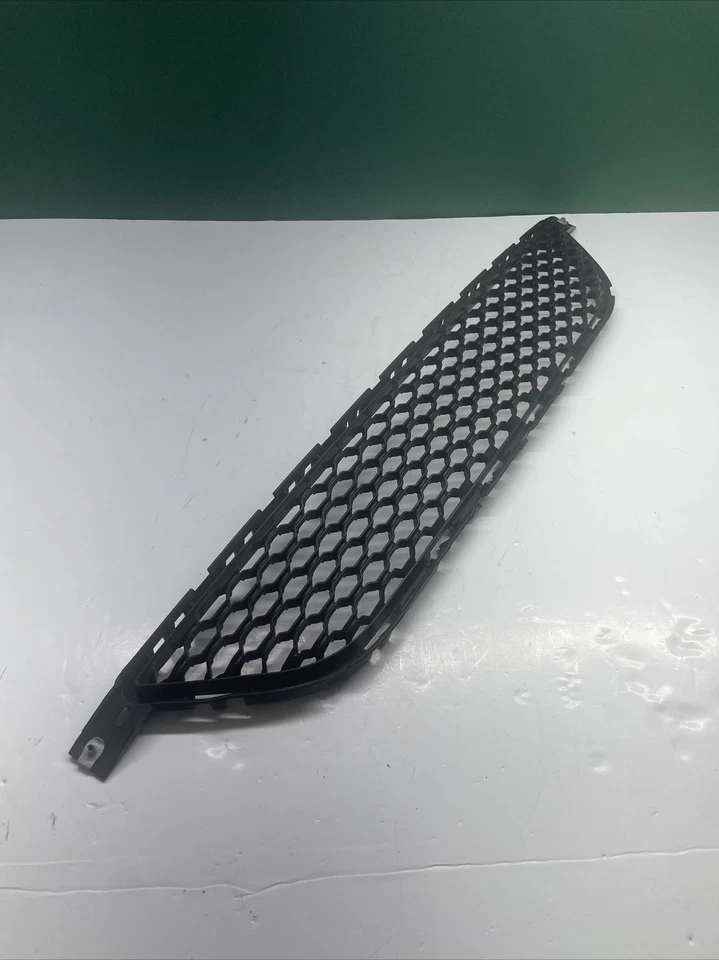 Dodge Dart 2013-2016 radiador delantero rejilla obturador inferior OEM 68140950 OEM Foto 1 de 4