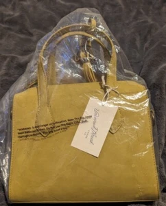 Universal Thread Women's Rowan Small Tote Handbag Citrus/Yellow  - Picture 1 of 3