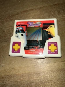 Vintage 1994 Tiger Electronics Super Speedway Autorennen Handspiel FUNKTIONIERT - Bild 1 von 3
