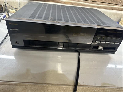 Amplificador Integrado Estéreo Mitsubishi 100W Modelo DA-U108 Negro Encendido Foto 1 de 4