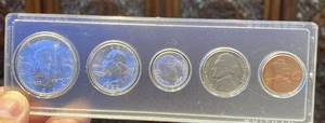 1964 US Mint Uncirculated Set 90% Silver Whitman Plastic Holder 5 Coins US Mint - Picture 1 of 5