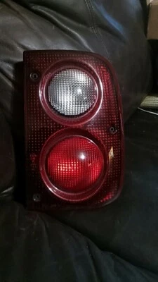 LAND ROVER FREELANDER 5 PUERTAS TECHO RÍGIDO 2002-2003 LUZ TRASERA DERECHA/PASAJERO  Foto 1 de 4