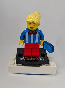 LEGO City 60253 ICE CREAM LADY Minifigure only C16-2 MINT AUTHENTIC RARE RETIRED - Picture 1 of 4