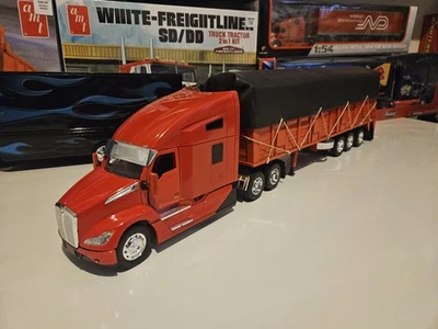 Kenworth T680 NewRay escala 1/32 con remolque de madera hecho a mano Foto 1 de 4