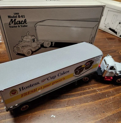 FIRST GEAR 1960 B-61 MACK 1:34TH HOSTESS CUPCAKE TRACTOR & TRAILER - Image 1 of 3