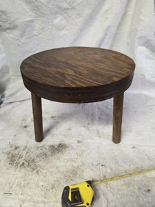 Holzhocker mit 3 Beinen. Siehe Bilder - Bild 1 von 8