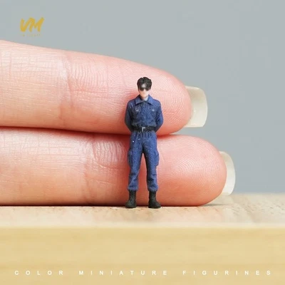 1/72 Ground Crew with Sunglasses Man Miniatures Figure Model Toys Gift - Image 1 of 4