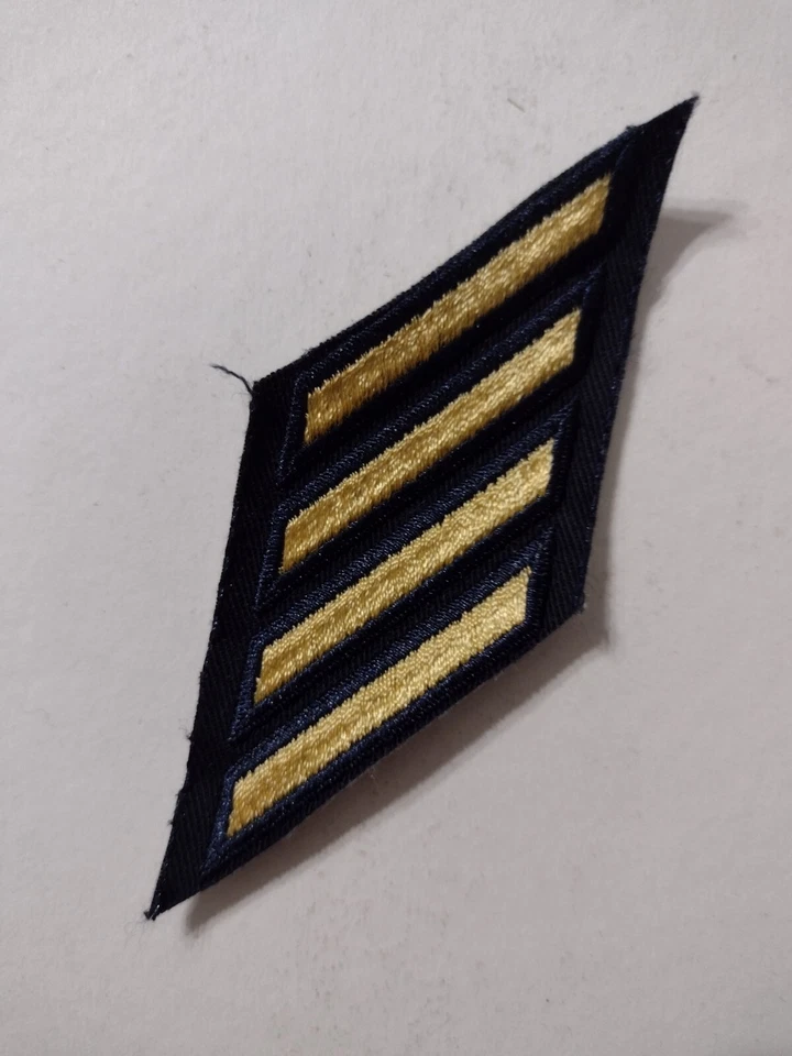 ARMY SERVICE STRIPES STRIPES 12 YEARS SERVICE UNUSED GREEN ON BLACK :VA24-16 - Image 1 of 1