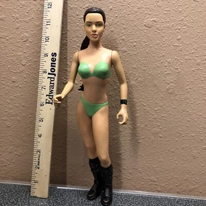 Modellino Lara Croft Tomb Raider alto 11" 2001 Paramount Pictures Playmates - Foto 1 di 16