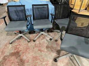 Set 4 x Steelcase Think V1 Mesh Back Visitor Meeting Swivel Chair/Breakout Chair - Picture 1 of 5