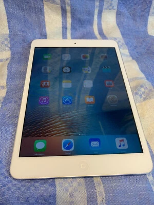 Apple iPad Mini A1432 16GB White Silver Wi-Fi iOS 9.3.5 Tablet MD531B/A Working - Image 1 of 4