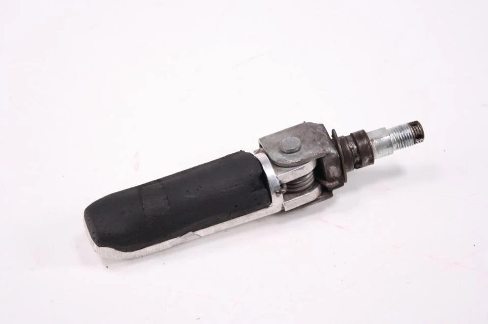 Pie del conductor del lado izquierdo 92 Suzuki Bandit GSF 400 Foto 1 de 4