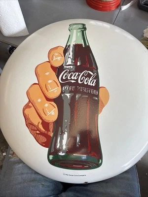 Letrero de botón vintage de Coca Cola de porcelana de 24” de los años 50 publicidad de Coca Cola Foto 1 de 4