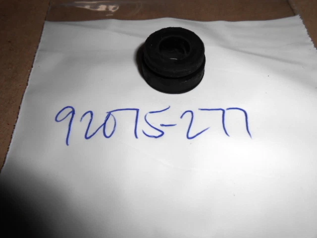 Amortiguador de goma NOS compatible con: Kawasaki ZX750 KZ700 ZX600 ZX900 92075-277 Foto 1 de 1