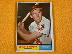 Tarjeta de béisbol D8-37 - Brooks Robinson - Baltimore Oriole - 1961 Topps - Tarjeta #10 - Imagen 1 de 5