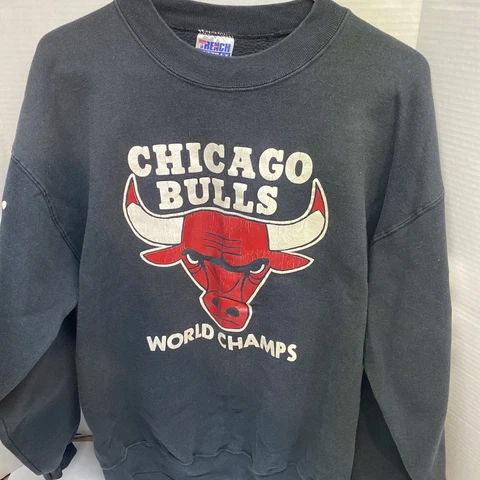 Chicago Bulls Sweater Men extra Large Black Pullover Sweatshirt Repeat Cover