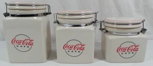 SET 3 BARATTOLI DA CAFFÈ COCA COLA STILE RETRÒ VINTAGE GIBSON CASALINGHI 2000 - Foto 1 di 12
