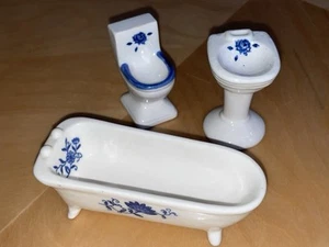 Vintage Porcelain Dollhouse Bathroom Set 3 Piece Blue White - Sink, Tub, Toilet - Picture 1 of 6