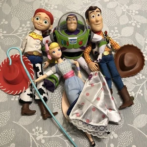 Disney Pixar Toy Story Set di 4 personaggi parlanti Woody Buzz Lightyear ecc. Usato - Foto 1 di 12