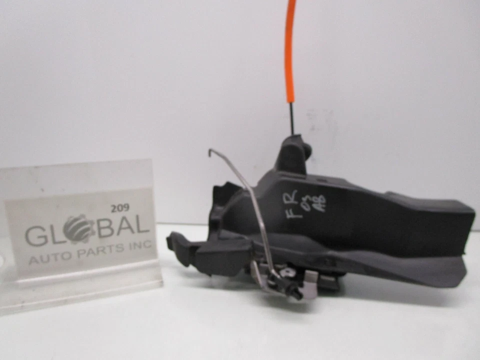 04-10 奥迪 A8 四轮前右乘客侧门锁闩锁激活器 原始设备制造商 — 第 1/4 张图片