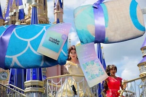 Toallas de playa Happily Ever de gran tamaño Disney Princess X Popsugar Waves Epic - Imagen 1 de 9
