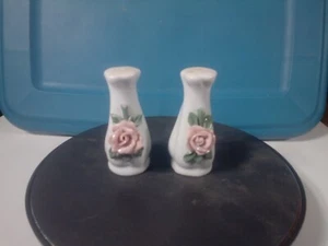 Porzellan aufgetragen rosa Rosen Salz & Pfefferstreuer Floral MCM Landhaus Kern Vintage - Bild 1 von 8