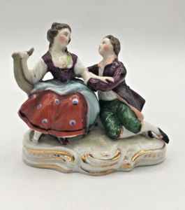 Ancienne figurine porcelaine de Chelsea couple cour romance peinte main - Photo 1/7