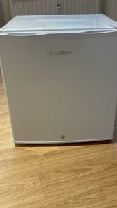 Stillstern Mini-Kühlschrank E 45L mit Schloss und Frostfach,wie neu unter 1 Jahr - Bild 1 von 3