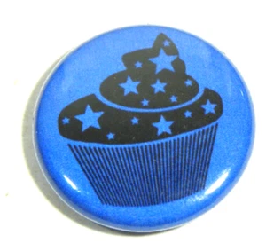 Vintage Cupcake Button Pin Blue Stars Food Treat Novelty Fun Flair - Picture 1 of 3