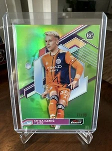 2023 Topps Finest MLS MITJA ILENIC REFRACTOR VERDE NYCFC 77/99 #47 - Imagen 1 de 3