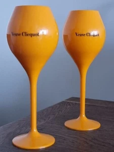 2 X VUEVE CLICQUOT PLASTIC CHAMPAGNE GLASSES ORANGE AND BLACK WITH ROUNDER SHAPE - Picture 1 of 6