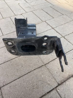 AUDI Q7 2007-2015 - Parachoques delantero derecho Soporte de montaje de haz de impacto 4L0807134A Foto 1 de 4