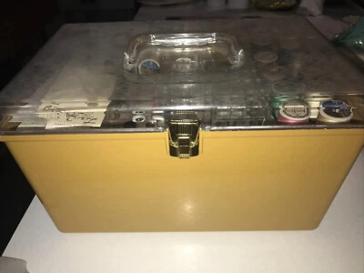Caja de costura vintage Wilson Wil-hold retro cosecha de plástico dorado con 2 bandejas completas Foto 1 de 4